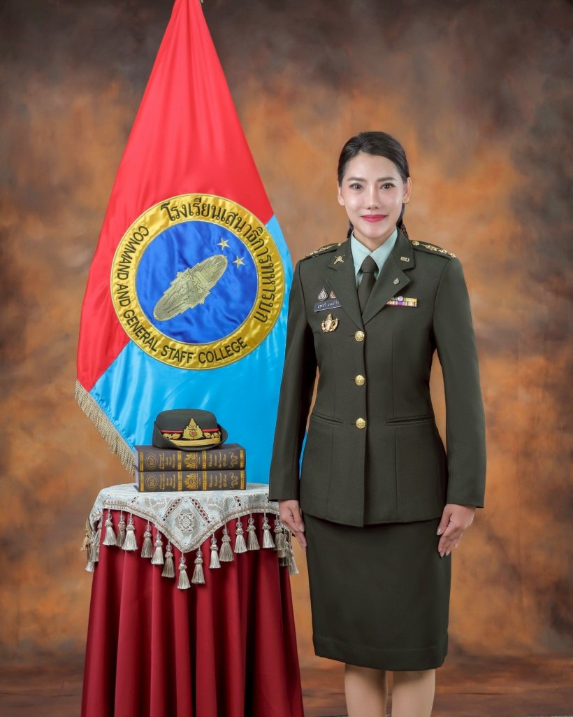 เปิดวาร์ป ผู้พันชมพู่ สวยจนนักเรียนโหนกระแสใจละลาย