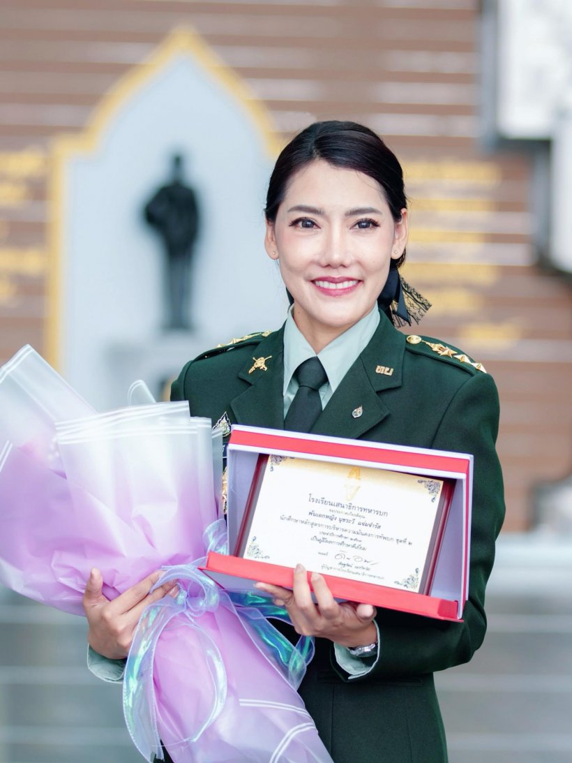 เปิดวาร์ป ผู้พันชมพู่ สวยจนนักเรียนโหนกระแสใจละลาย