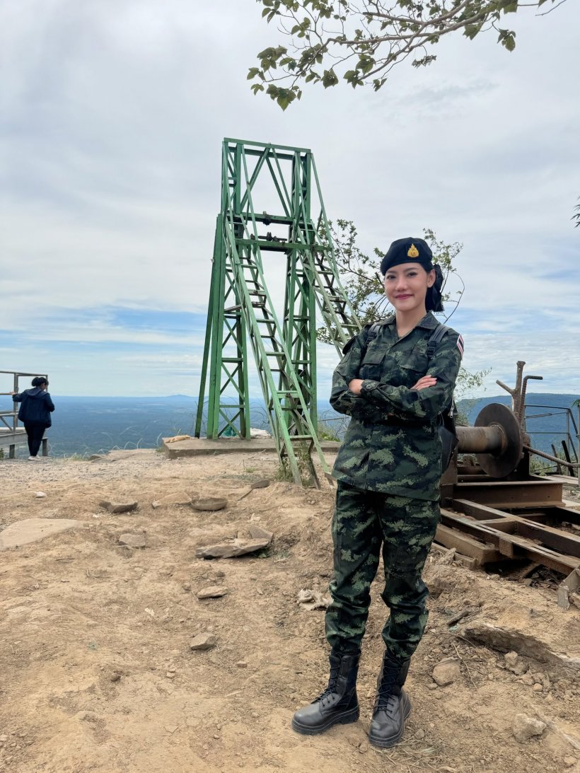 เปิดวาร์ป ผู้พันชมพู่ สวยจนนักเรียนโหนกระแสใจละลาย