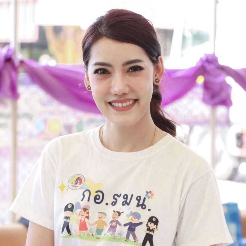 เปิดวาร์ป ผู้พันชมพู่ สวยจนนักเรียนโหนกระแสใจละลาย