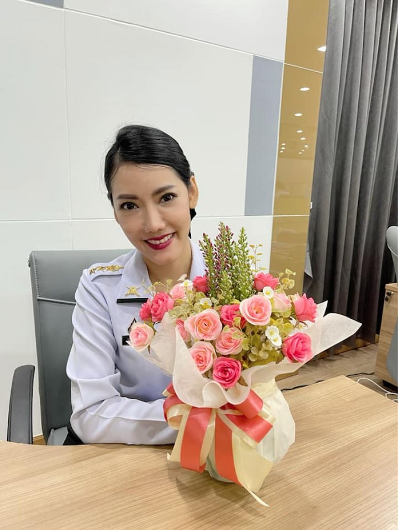 เปิดวาร์ป ผู้พันชมพู่ สวยจนนักเรียนโหนกระแสใจละลาย