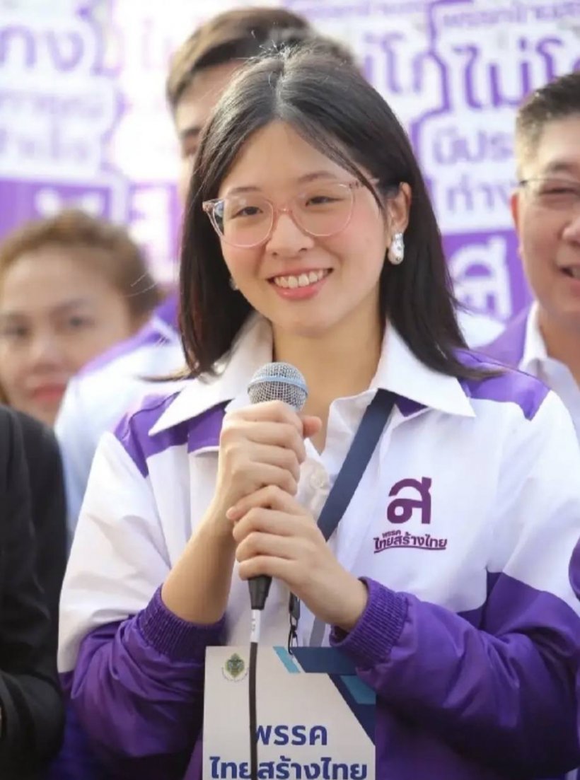 ปรากฏการณ์ จินนี่ ยศสุดา สีสันการเมืองทำหนุ่มๆใจละลาย!