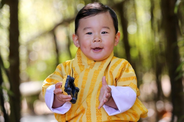 พอคลายความเศร้าได้บ้าง ส่องภาพสุดน่ารัก  องค์ชายน้อย  แห่งภูฏาน!
