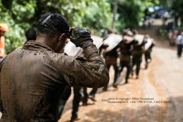 รวมภาพเหล่าซูเปอร์ฮีโร่ทั่วโลก พร้อมใจช่วยค้นหา 13 ชีวิต ทีมหมูป่าอะคาเดมี่ ติดถ้ำหลวง