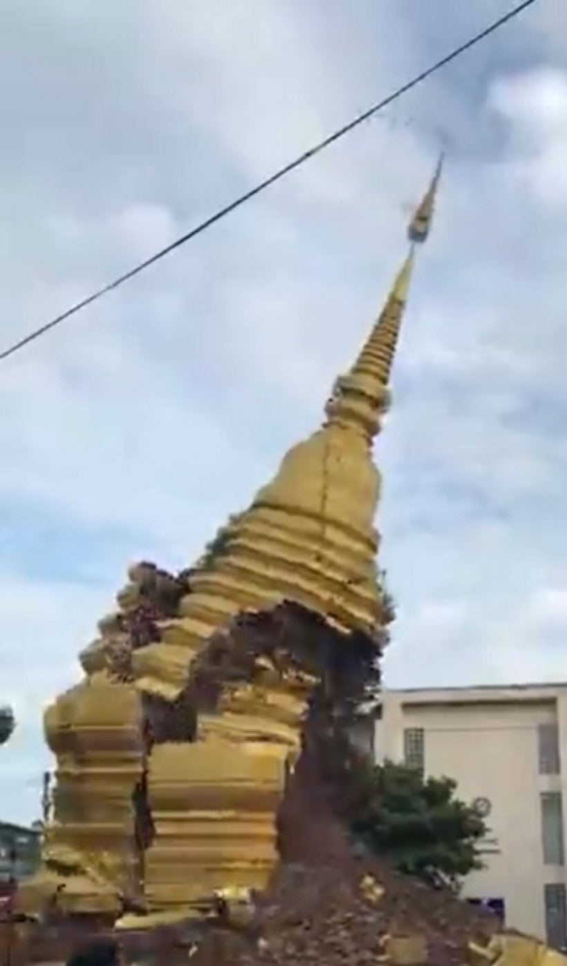 แห่แชร์!นาที พระธาตุ วัดศรีสุพรรณ อายุ๕00ปี ถล่ม