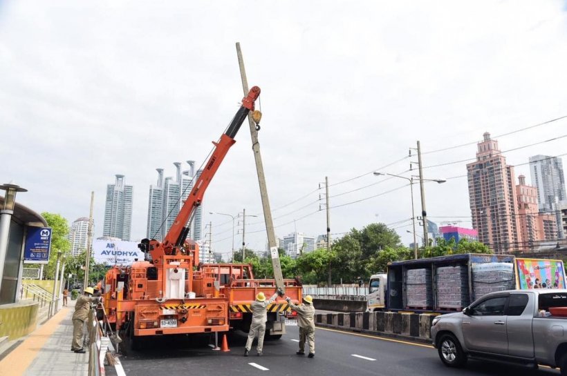  ส่องฟีดแบคชาวเน็ต หลังเห็นภาพรื้อถอนเสาไฟฟ้ารับผู้นำเอเปค2022