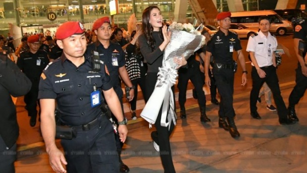 กลับถึงไทยแล้ว!! เปิดใจ “มารีญา” ปลื้มคนไทยต้อนรับอบอุ่น แน่นสุวรรณภูมิ!! (มีคลิป)