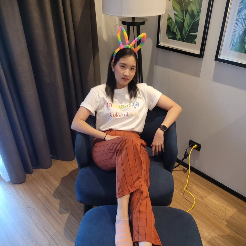 รู้จัก ผู้กองอะตอม ทหารหญิงผู้กล้าหาญ ชี้นิ้วไล่ทหารเขมรกลับที่ตั้ง