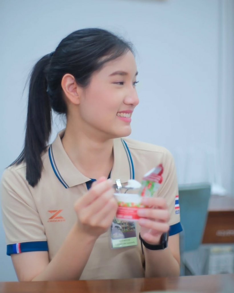 รู้จัก ผู้กองอะตอม ทหารหญิงผู้กล้าหาญ ชี้นิ้วไล่ทหารเขมรกลับที่ตั้ง