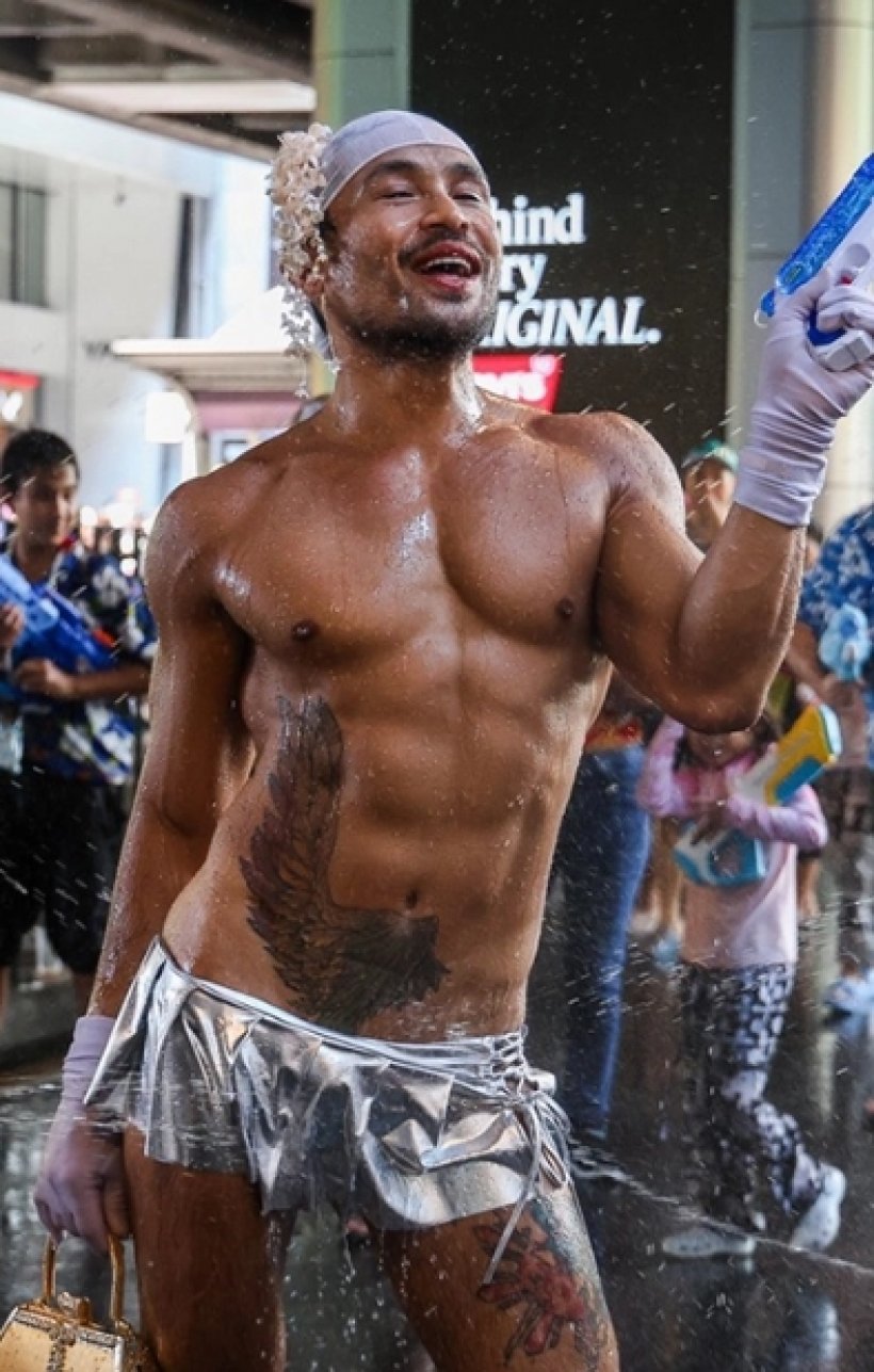 King of Catwalk ฟินหนัก ขึ้นหน้า 1 หนังสือพิมพ์ไทย