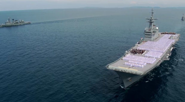 สุดยิ่งใหญ่!!กองทัพเรือ ขับร้องเพลงสรรเสริญฯบนดาดฟ้าเรือหลวงจักรีนฤเบศร